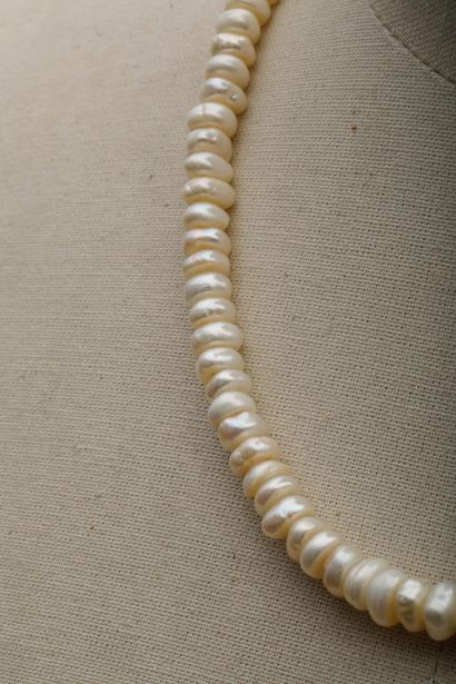 Baroque pearl necklace with 750 thousandths...