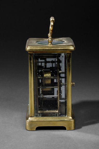 Small travel clock, known as an 