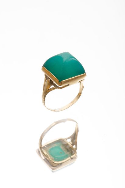 Bague en or jaune 750 millièmes ornée d'un...