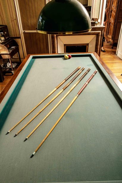 Billard français Bréton en bois naturel mouluré...