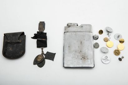 Fly Lieutenant, Jacques fusy.
Ensemble comprenant:
-Étui-briquet...