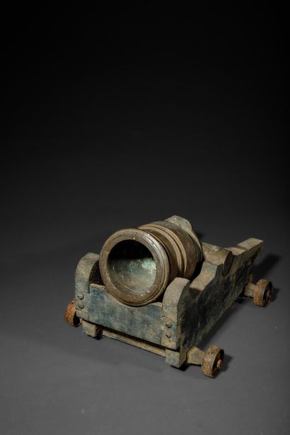 Petit canon de mortier de joie ou mortiers...