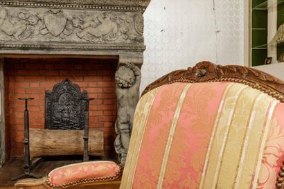 Pair of Queen-style armchairs in molded and...