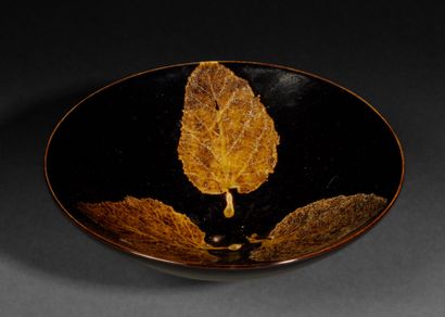 CHINA - 20th century
Small cup on a small...