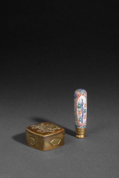 JAPAN -
Small brass box decorated with vine...