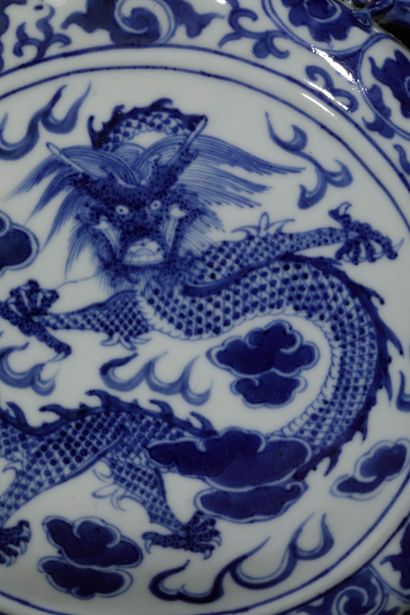 CHINA - 20th century
White porcelain gourd...