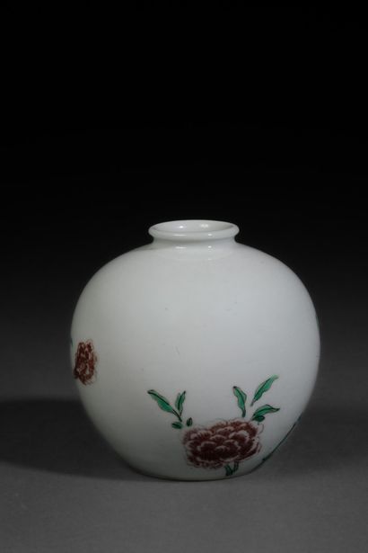 CHINA - 20th century
Small, round, single-flower...