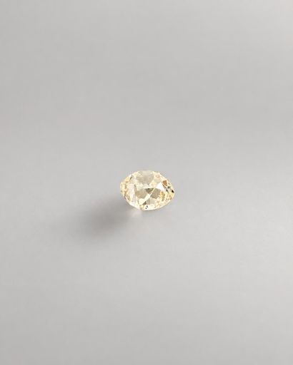 Very slightly yellow cushion-cut diamond...