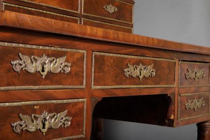 Bureau à gradin en acajou et placage d'acajou,...