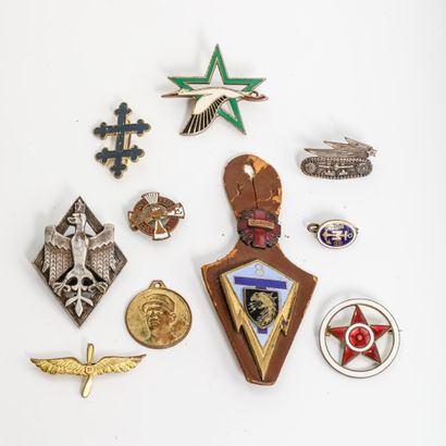 Ensemble de 10 médailles militaires