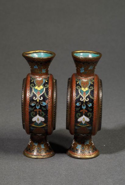 JAPAN: End of the Meiji period
Pair of small,...