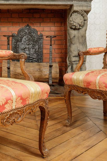 Pair of Queen-style armchairs in molded and...