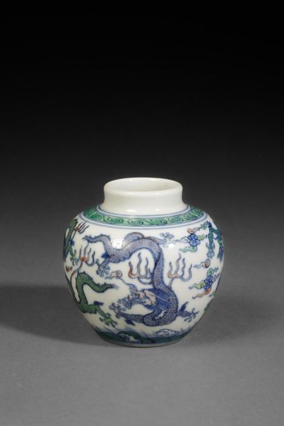 CHINA - 20th century
Small oval porcelain...