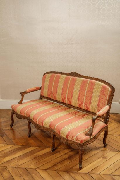 Banquette et un fauteuil de style Louis XV...