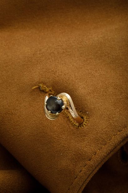 Bague en or jaune 750 millièmes ornée d'une...