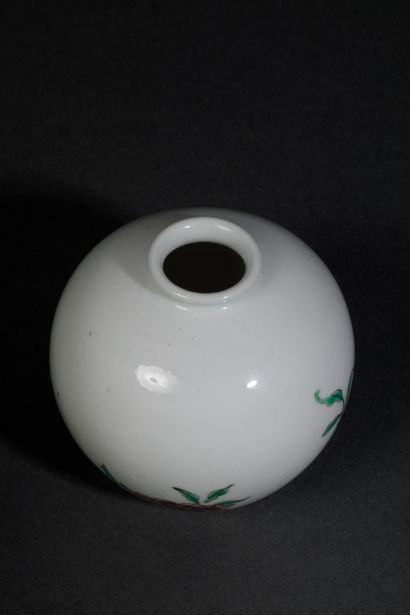 CHINA - 20th century
Small, round, single-flower...
