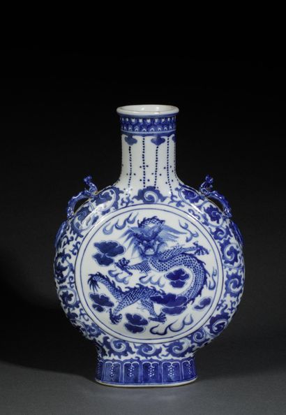 CHINA - 20th century
White porcelain gourd...