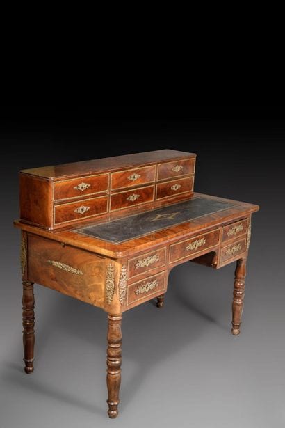 Bureau à gradin en acajou et placage d'acajou,...