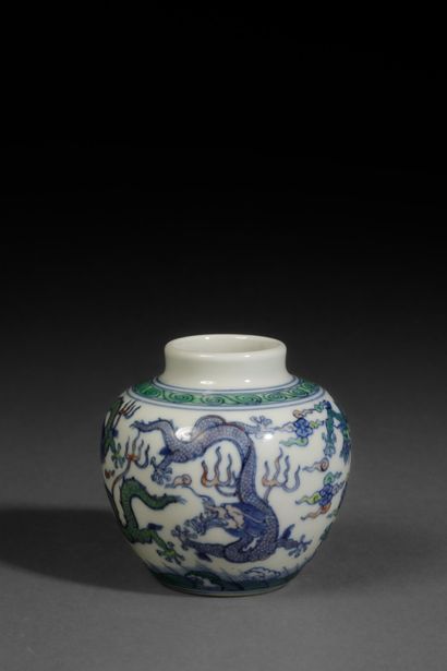 CHINA - 20th century
Small oval porcelain...