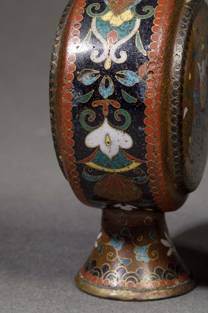 JAPAN: End of the Meiji period
Pair of small,...