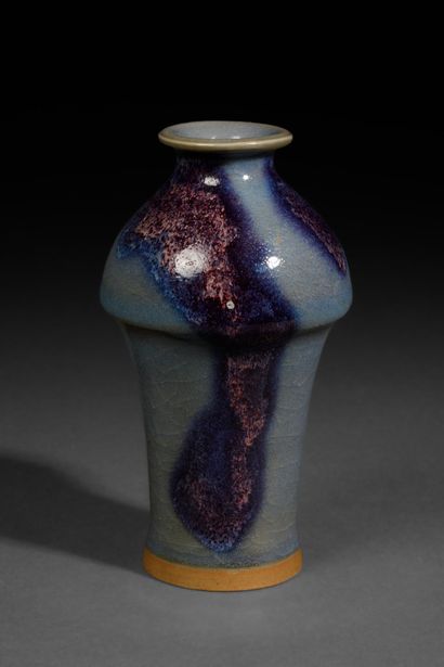 CHINA, 19th century
Jun Yao-style bottle...