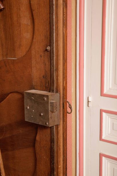 Importante armoire de mariage provençale...