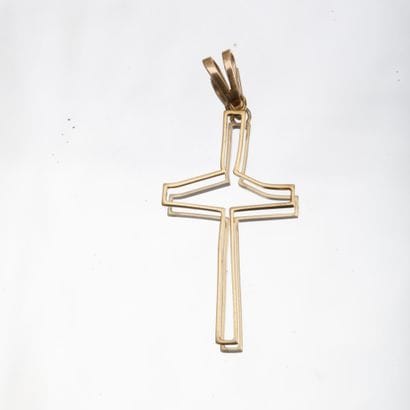 Croix en or 750 millièmes (poinçon tête d'aigle)...