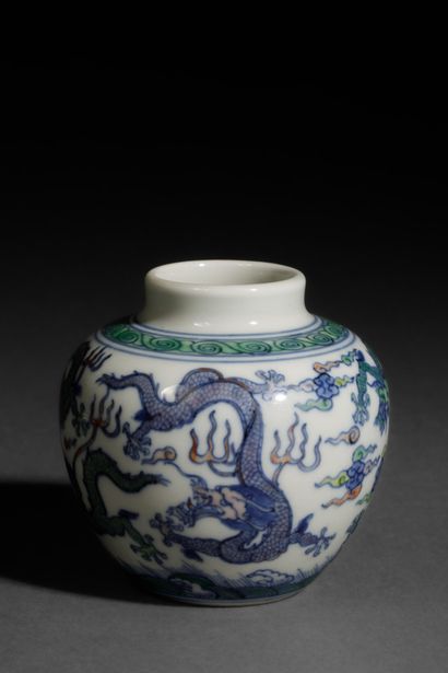 CHINA - 20th century
Small oval porcelain...