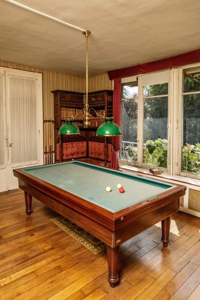 Billard français Bréton en bois naturel mouluré...