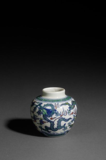 CHINA - 20th century
Small oval porcelain...