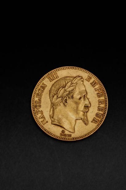 Une pièce de 100 francs or Napoléon III tête...