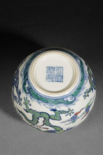 CHINA - 20th century
Small oval porcelain...