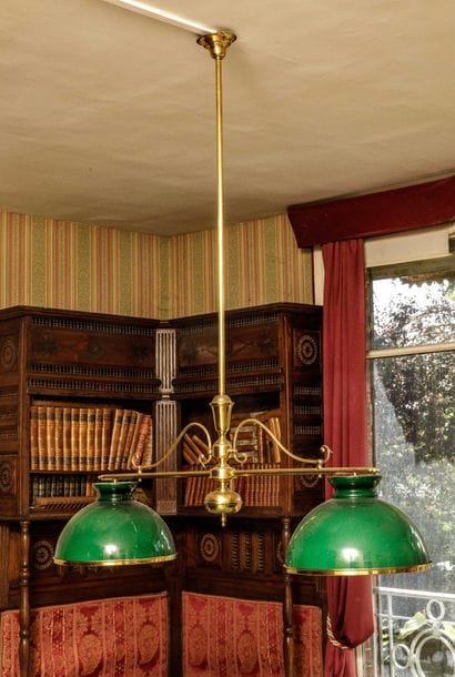 Grande suspension de billard en métal doré...
