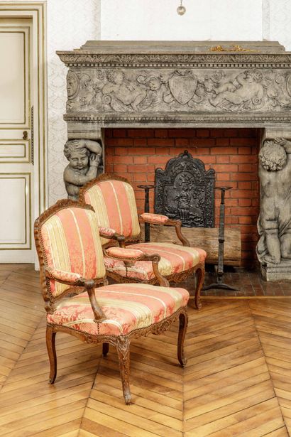 Pair of Queen-style armchairs in molded and...