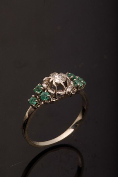 750-th white gold ring (eagle-head hallmark)...