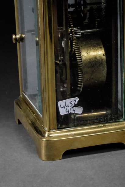 Small travel clock, known as an 