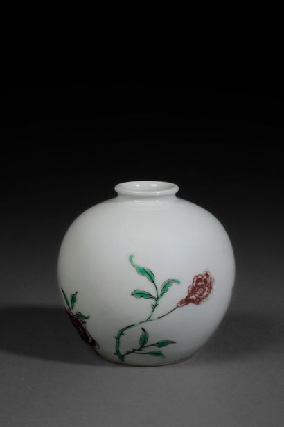 CHINA - 20th century
Small, round, single-flower...