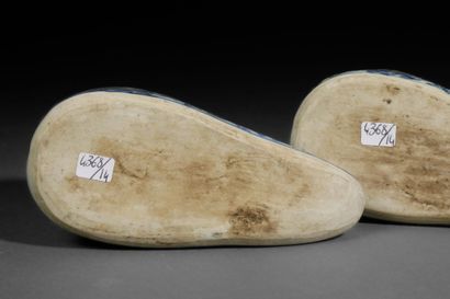 CHINA - 20th century
Pair of white and blue...