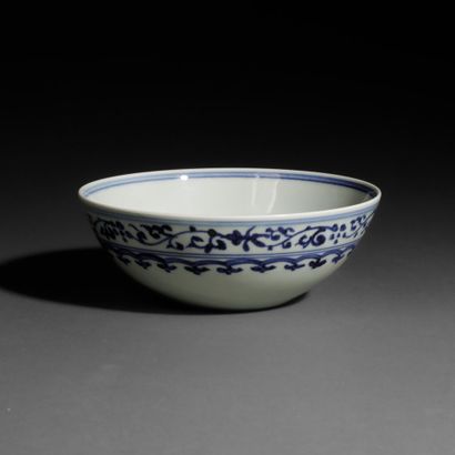 CHINA - 20th century
Porcelain bowl decorated...