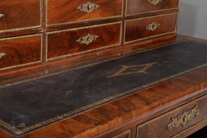 Bureau à gradin en acajou et placage d'acajou,...