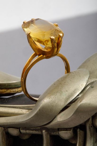 Bague en or jaune 750 millièmes (poinçon...