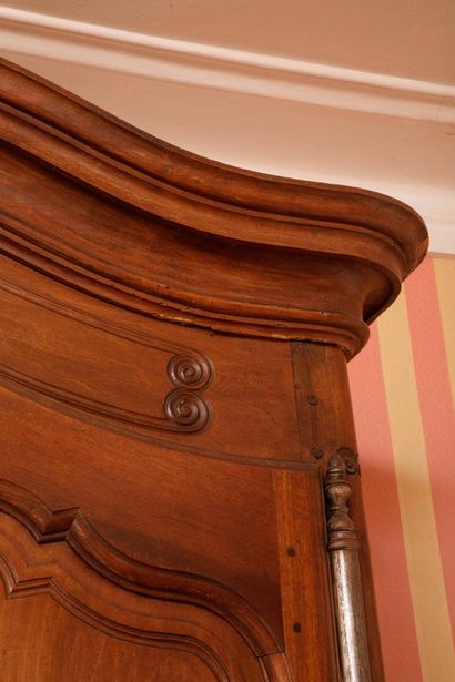 Importante armoire de mariage provençale...