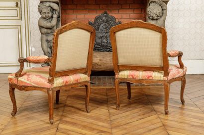 Pair of Queen-style armchairs in molded and...