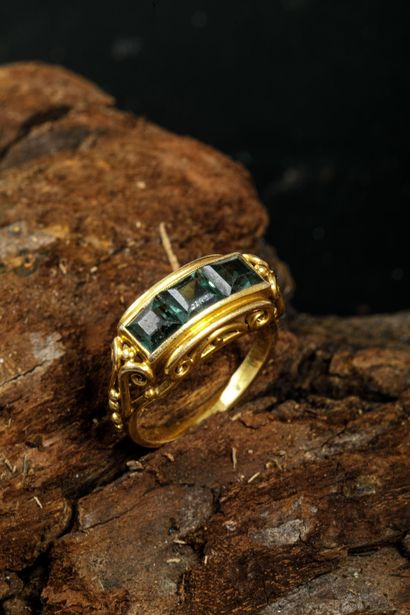 Bague en or jaune 333 millièmes sertie de...