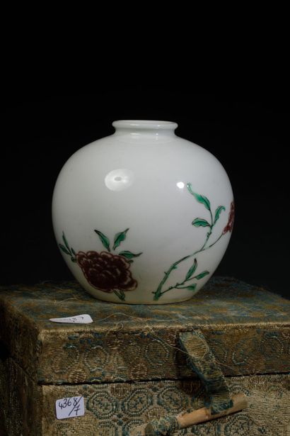 CHINA - 20th century
Small, round, single-flower...
