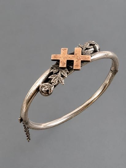 Gold-plated silver bracelet ending in beads;...