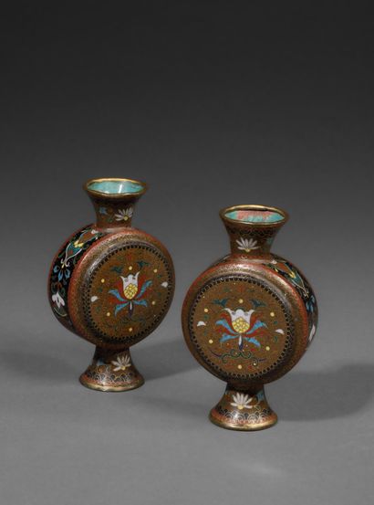 JAPAN: End of the Meiji period
Pair of small,...