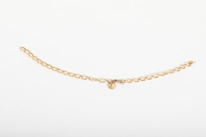585-thousandths yellow gold link bracelet
Clasp...