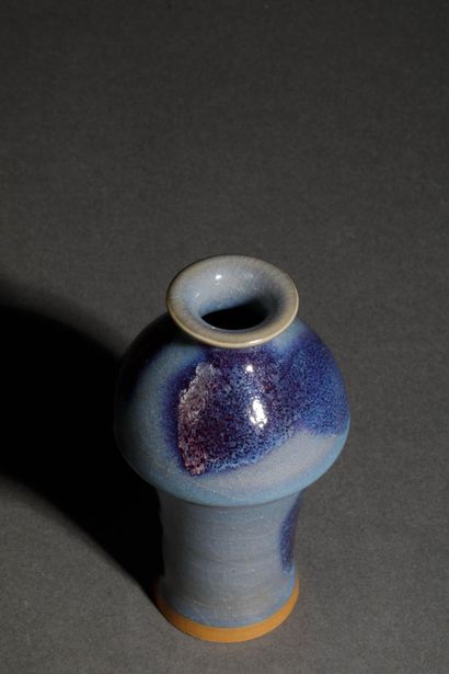 CHINA, 19th century
Jun Yao-style bottle...