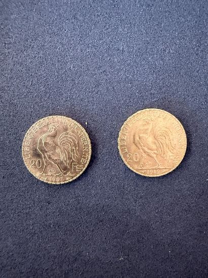 Deux pièces de 20 francs or datées 1907 et...